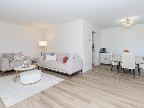 3rd image of 840 Craigflower Rd #43
