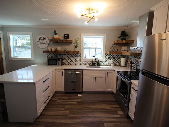 2nd image of 10 Crestone Dr