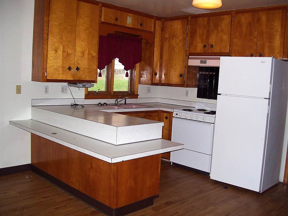 2nd image of 2043 N Main St