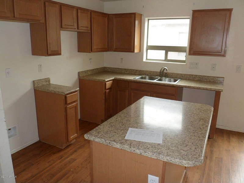 2nd image of 1724 E Jeanne Ln