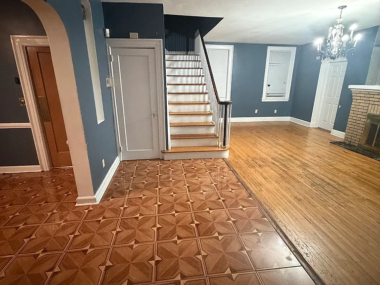 74 Union Ave — Photo 2
