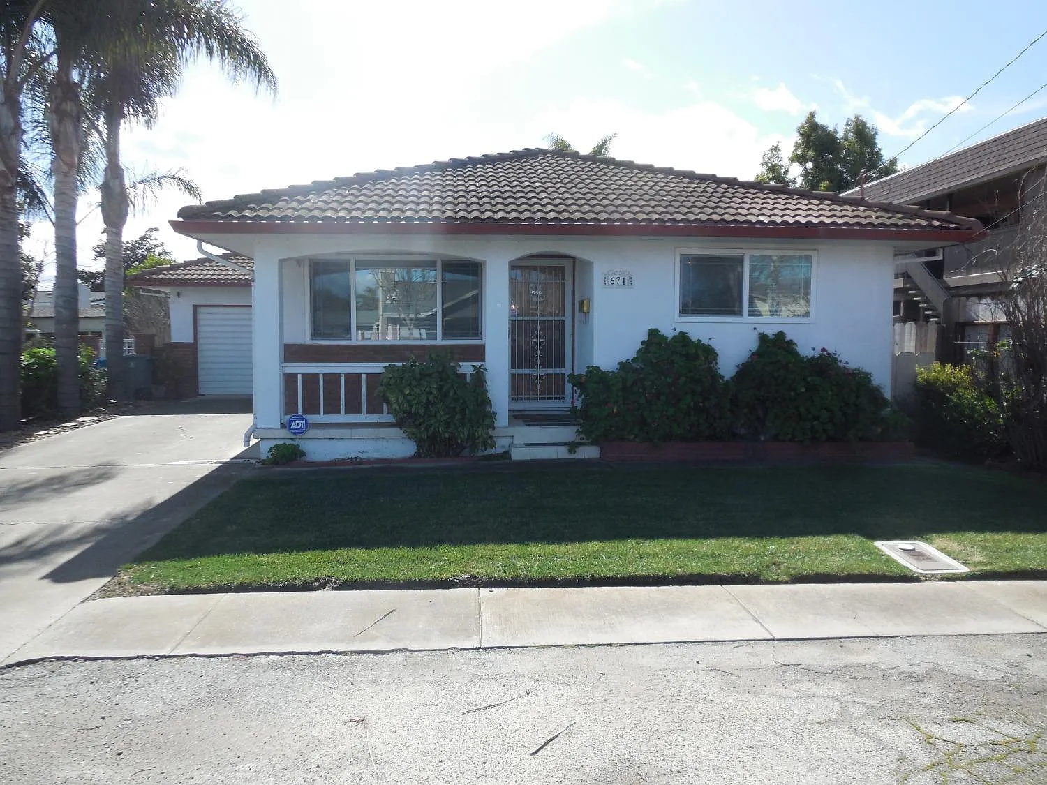 671 Wiebe Way photo 1