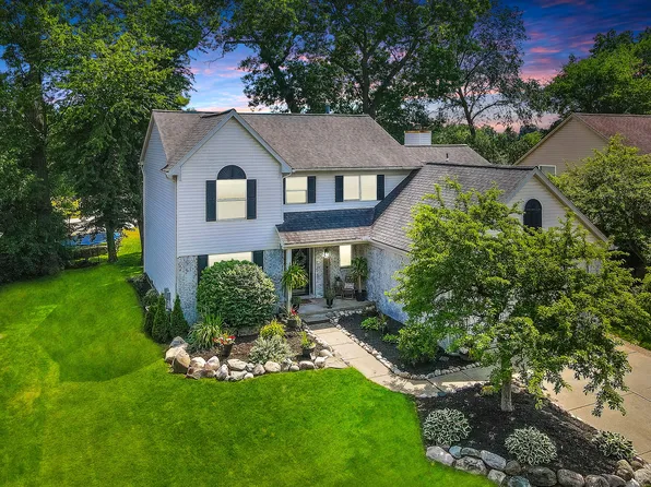 2213 Forest Hills Dr, Orion, MI 48359