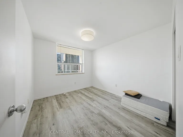 30 Gloucester St #1110 — Photo 14