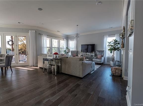 5th image of 16035 Alsace Dr