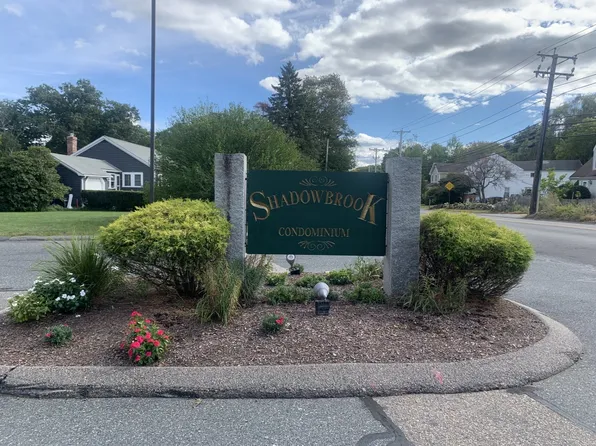 7 Shadowbrook Ln APT 33, Milford, MA 01757