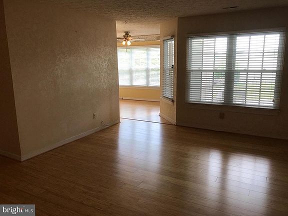 3rd image of 203 Burkwood Ct Unit 2H