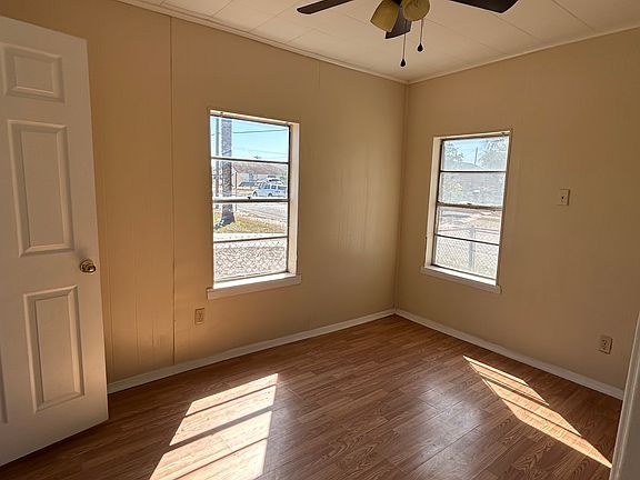 2nd image of 906 E Lee Ave