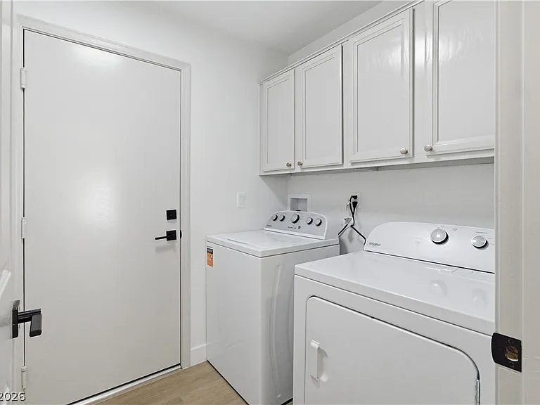 2137 Crestline Falls Pl — Photo 28