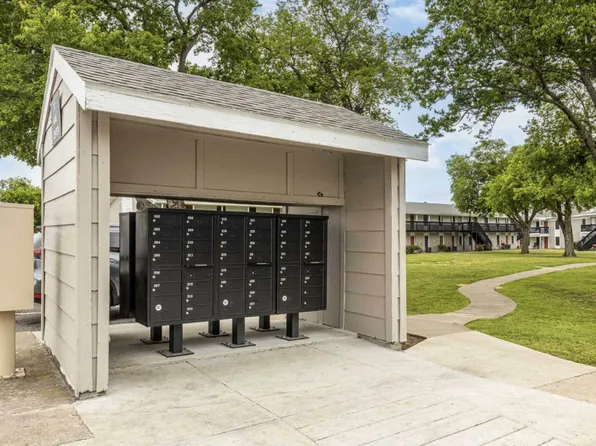 Emerald Point Apartments