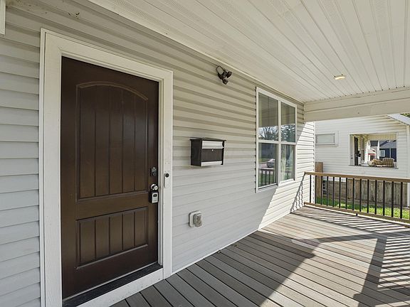 5th image of 218 Whitethorne Ave