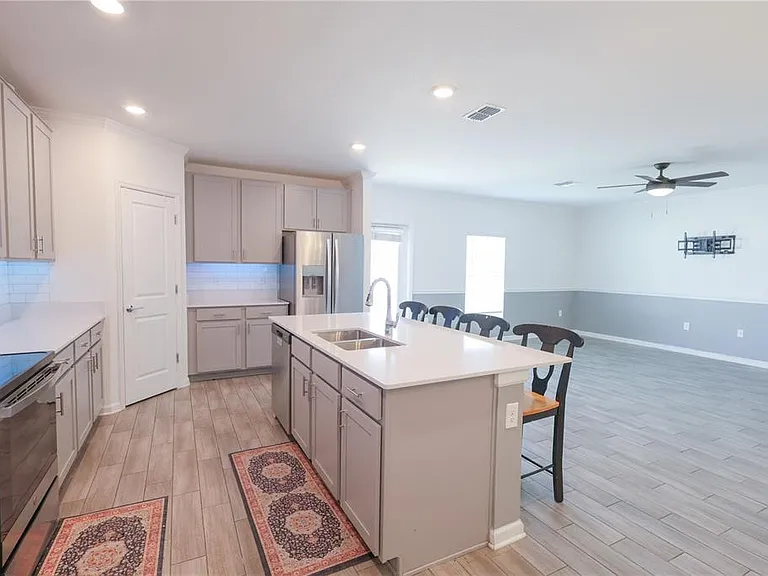 1821 Heart Lake Dr — Photo 7