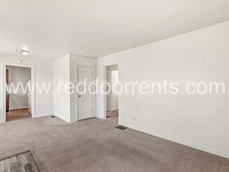 1742 N Whittier Pl — Photo 10
