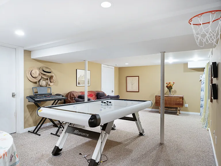 76 Round Pond Ln — Photo 16