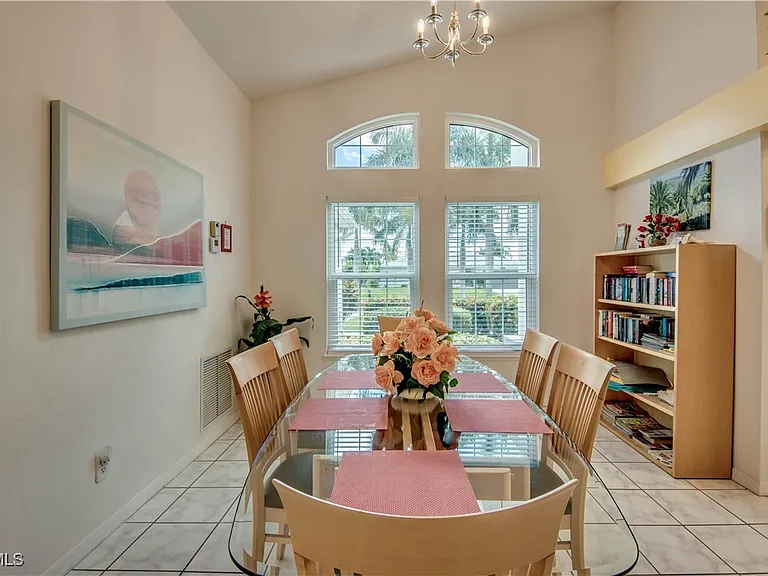 4406 SW 25th Ave — Photo 5