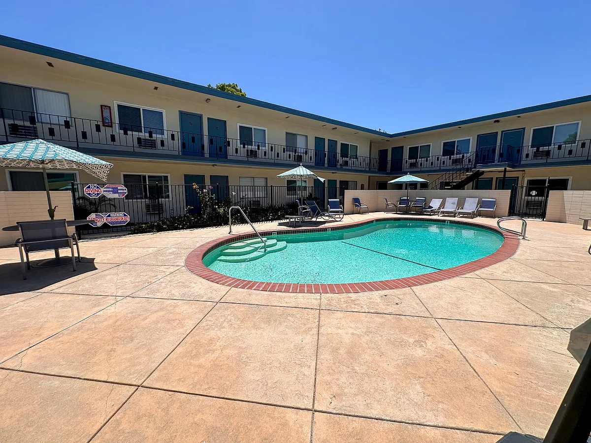 Building Photo - 7725 Reseda Blvd #4