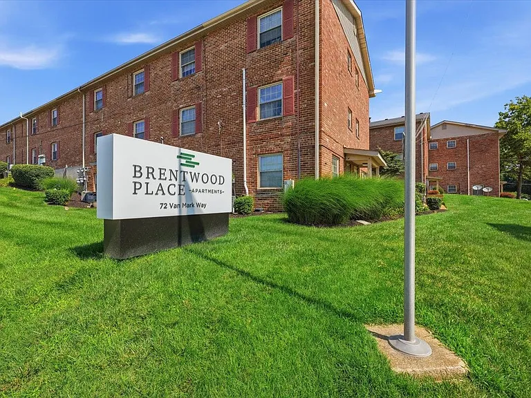 Brentwood Place — Photo 17