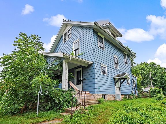 3rd image of 635 W 4th St