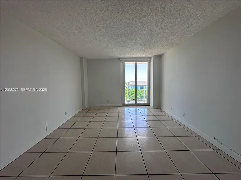 100 Bayview Dr #823 — Photo 7