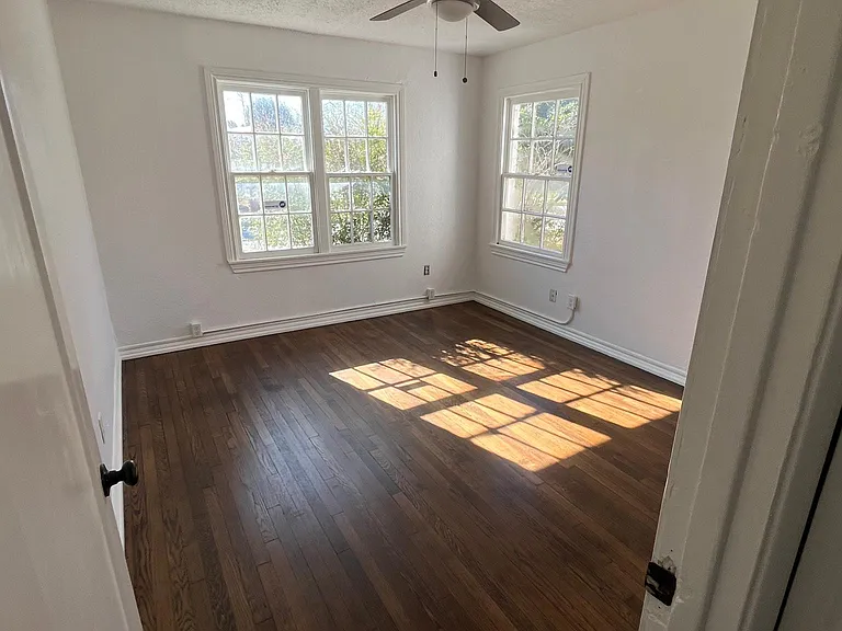 2602 N Shartel Ave — Photo 3
