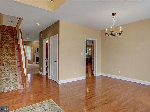 3rd image of 115 Moonlight Dr