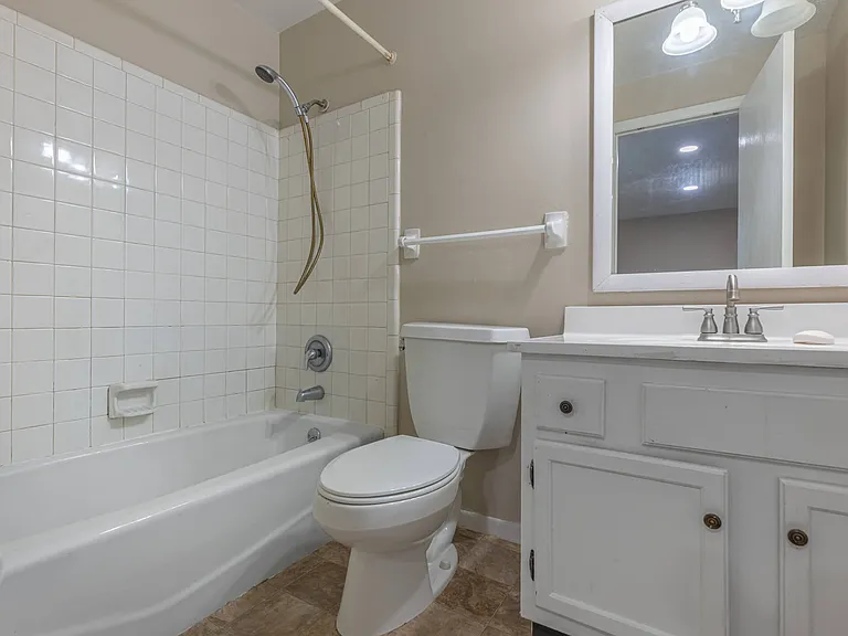8717 Meadowcreek Dr — Photo 13