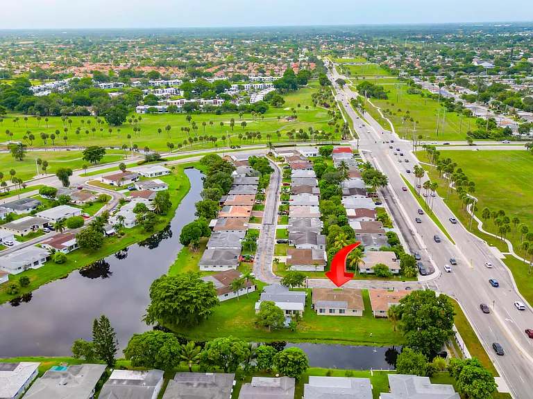 7180 NW 10th Ct — Photo 32