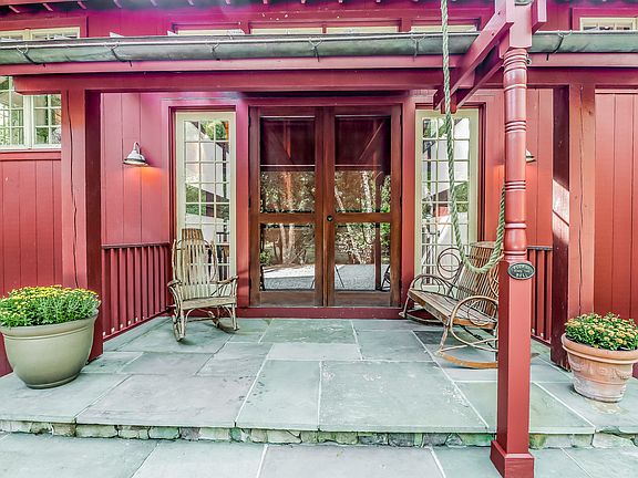 453 455 Newtown Turnpike