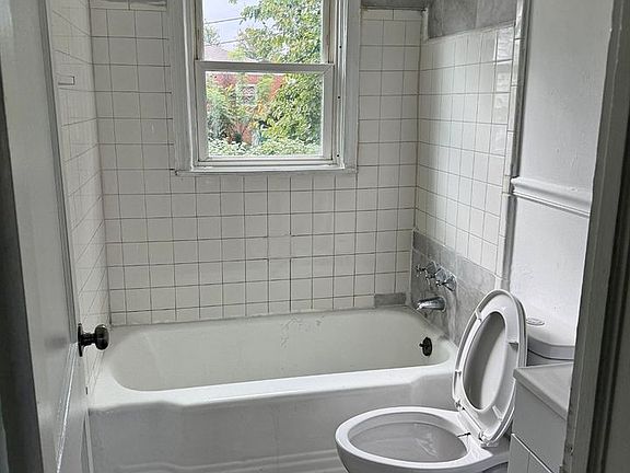 3rd image of 115 Chestnut Dr #3