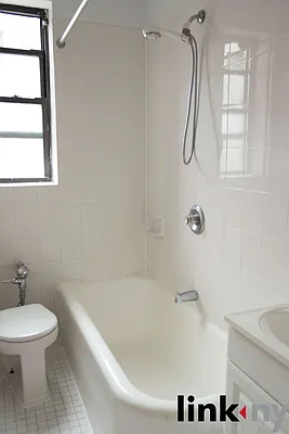 Rented by Link NY Realty | media 33