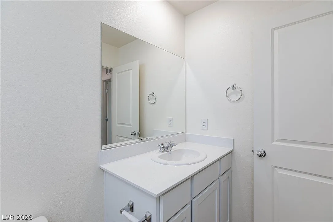 3 bed, 2.5 bath, 1328 sqft, $2,300 — Photo 3
