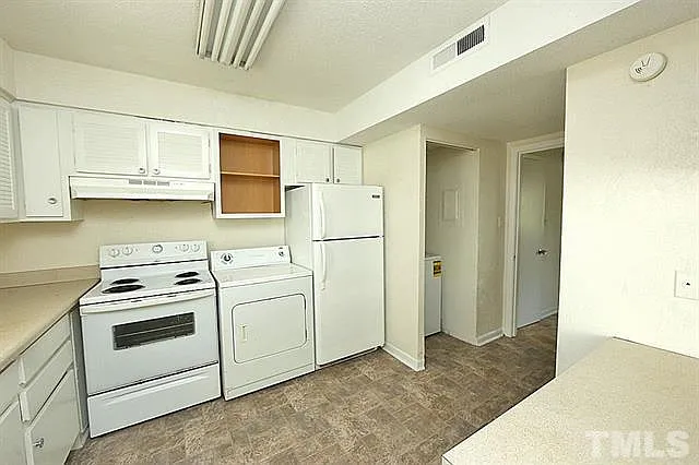 2305 Champion Ct — Photo 4