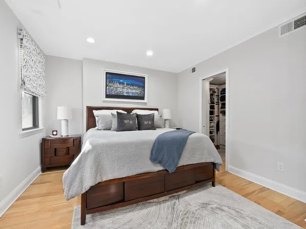 944 Bloomfield Street image 12 of 37