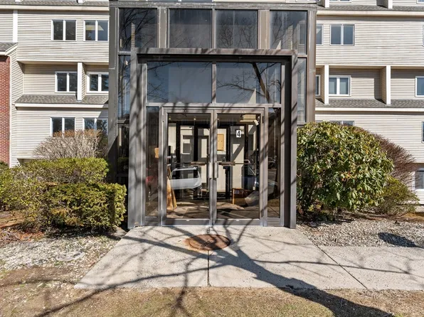 4 Duck Pond Rd APT 214, Beverly, MA 01915