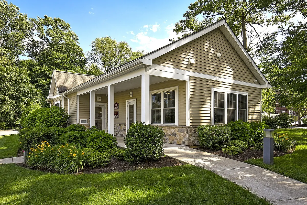 Leasing Office - Rosetree Crossing Apartments