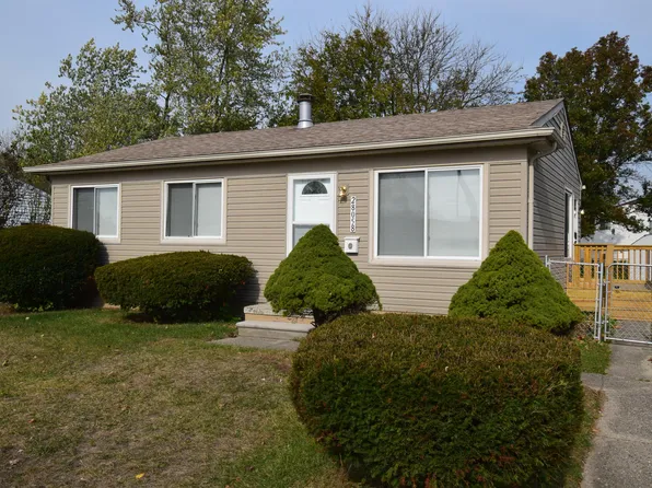 28058 Leroy St, Romulus, MI 48174