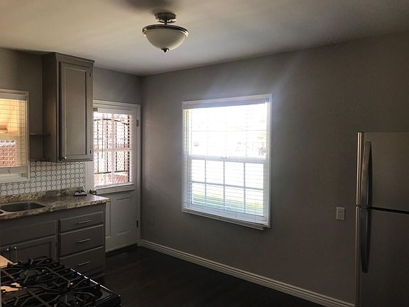 2nd image of 11822 Victory Blvd