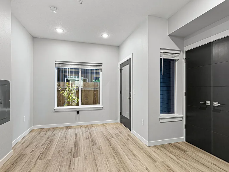 7150 N Greenwich Ave #5 — Photo 9
