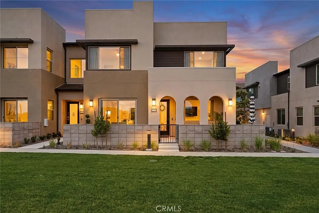 3 bed, 3.0 bath, 1610 sqft, $4,000 — Photo 1