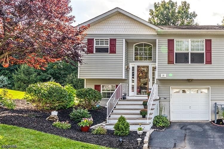 1st image of 21 Oak Point Dr #21