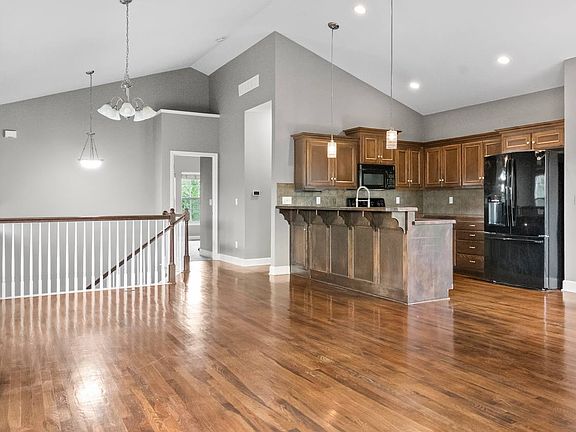 5th image of 11141 S Woodsonia Dr #11