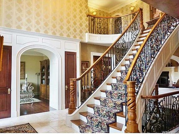 3rd image of 8880 Lake Glen Ct