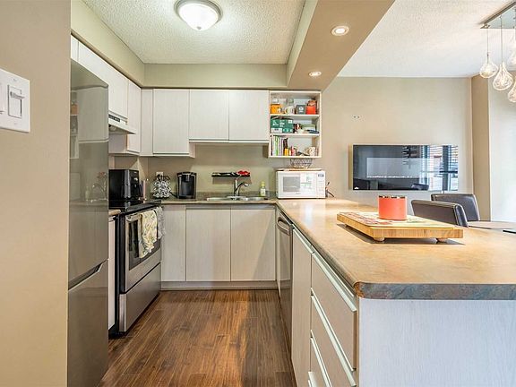 3rd image of 4140 Foxwood Dr #1401