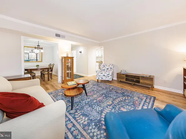 801 N Howard St APT 303, Alexandria, VA 22304