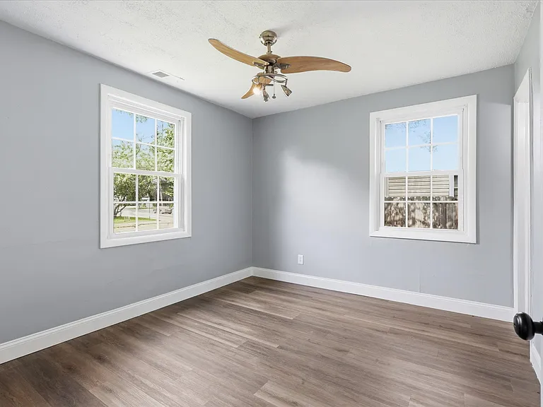 2812 Skelton St — Photo 10