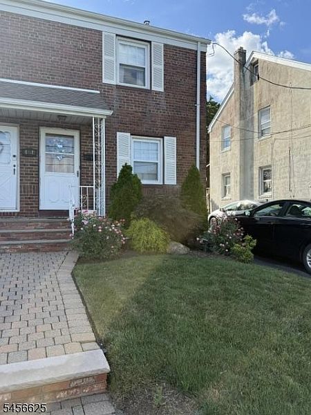 1st image of 609A Arnett St