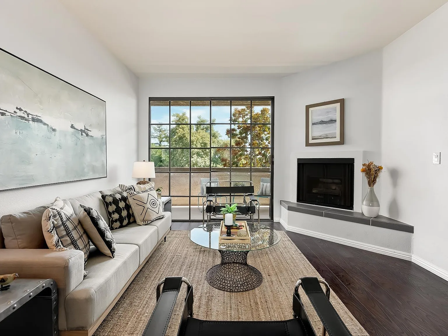 2 bed, 1130 sqft, $3,995 — Photo 2