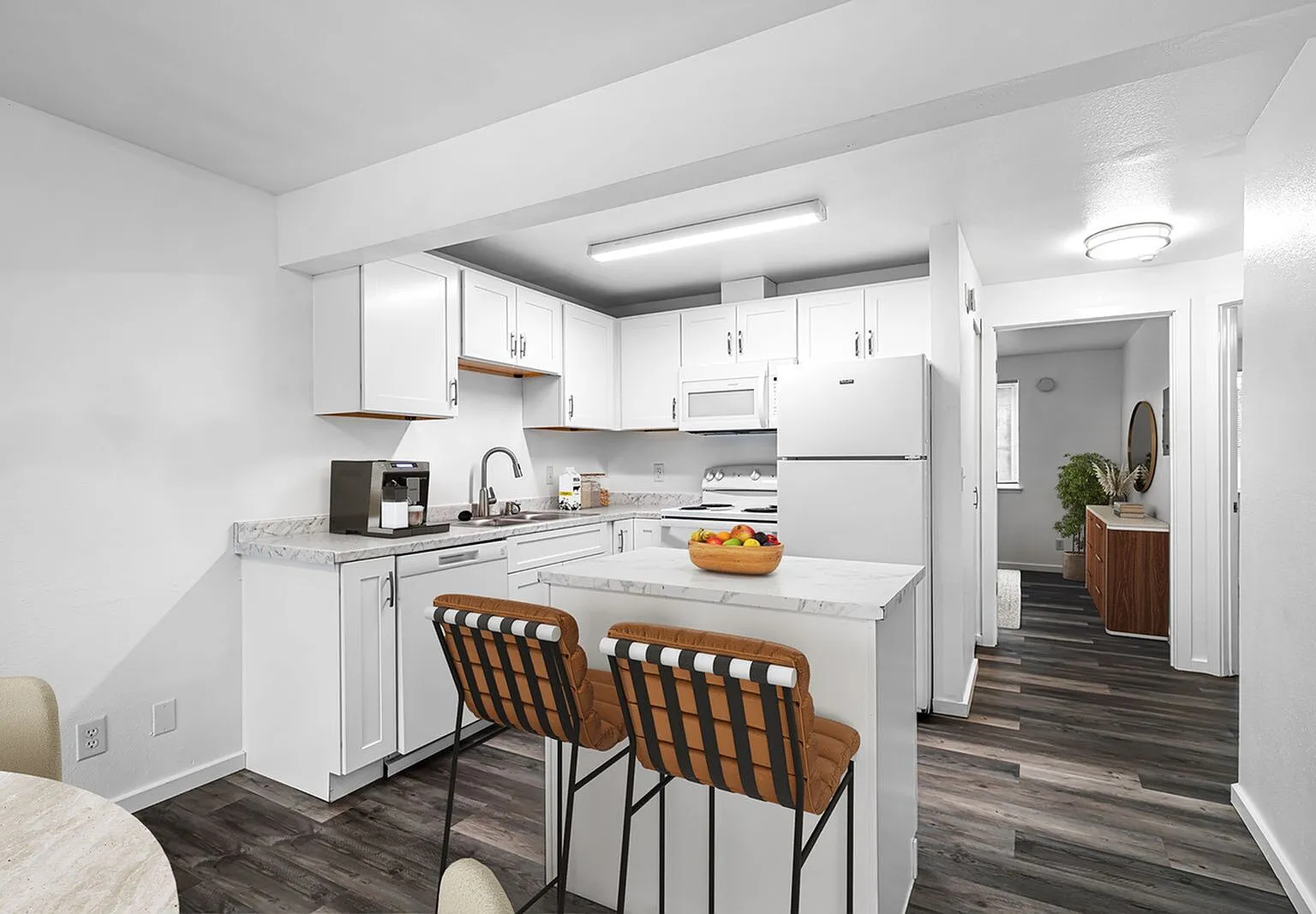 Inglewood Apartments — Photo 3