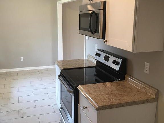 4th image of 675 Clarington Dr