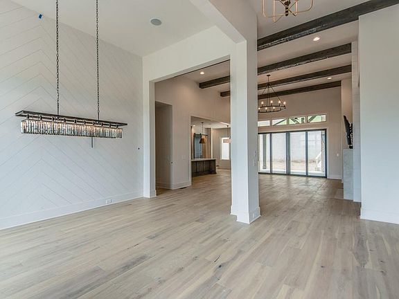 2nd image of 1100 Lusitano Ct